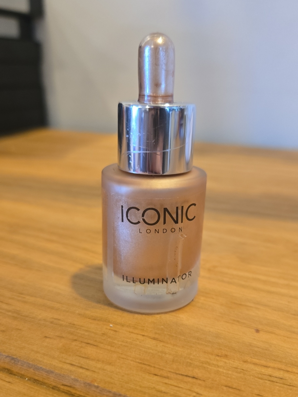 ICONIC London Illuminator - Warm Bronze Shimmer